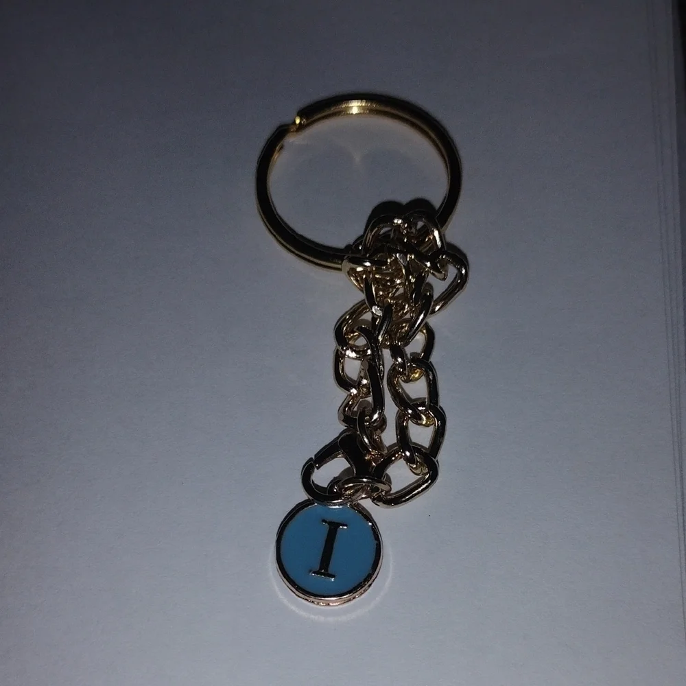 Elegant Gold & Blue Initial “I” Circle Keychain – Personalized Charm Accessory